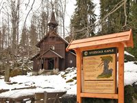 Stožec Kapelle und Felsen