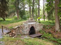 Portal des Josefsstollens bei Čern&aacute; v Po&scaron;umav&iacute; &ndash; technisches Denkmal